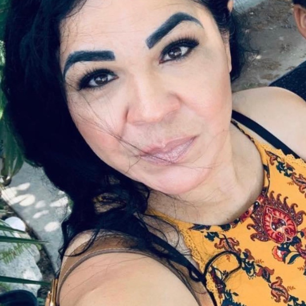 Meet your Posher, Gloria